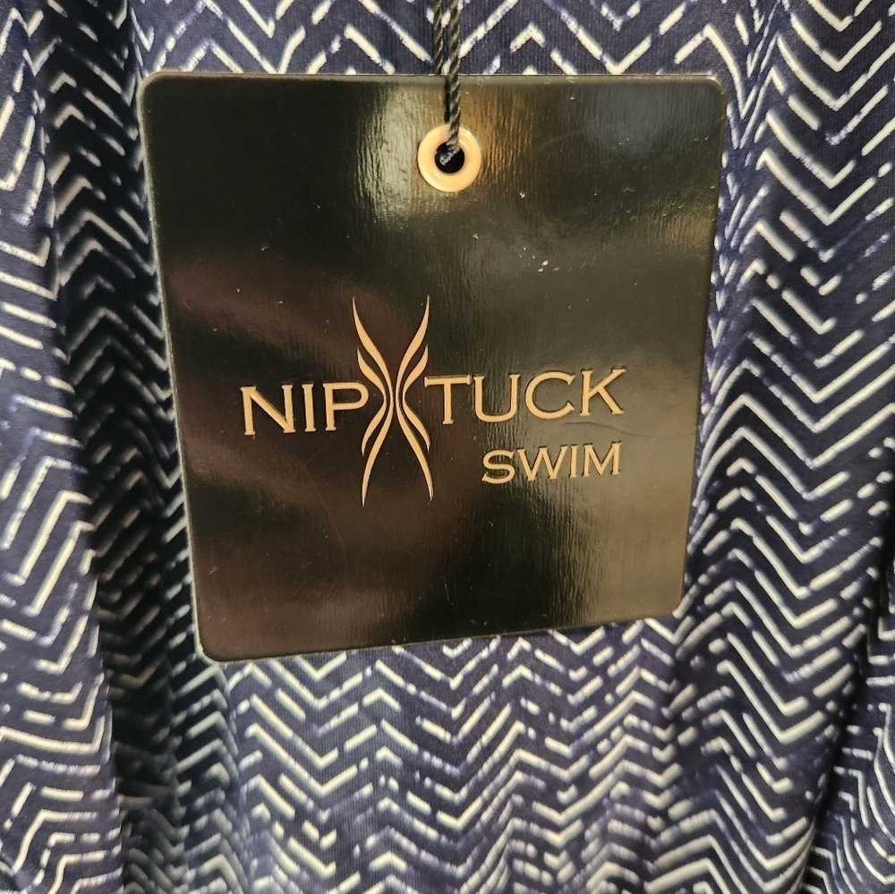 Nip Tuck Swim One piece Multi Fit cup size US 4 Navy NWT - Picture 3 of 9
